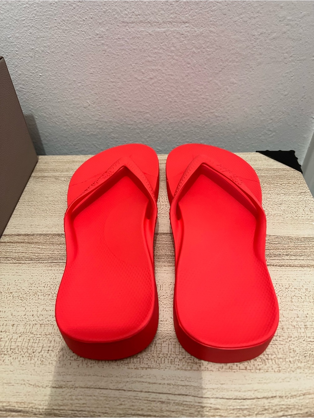 Archie’s Arch Support Flip Flops - Picture 4 of 6